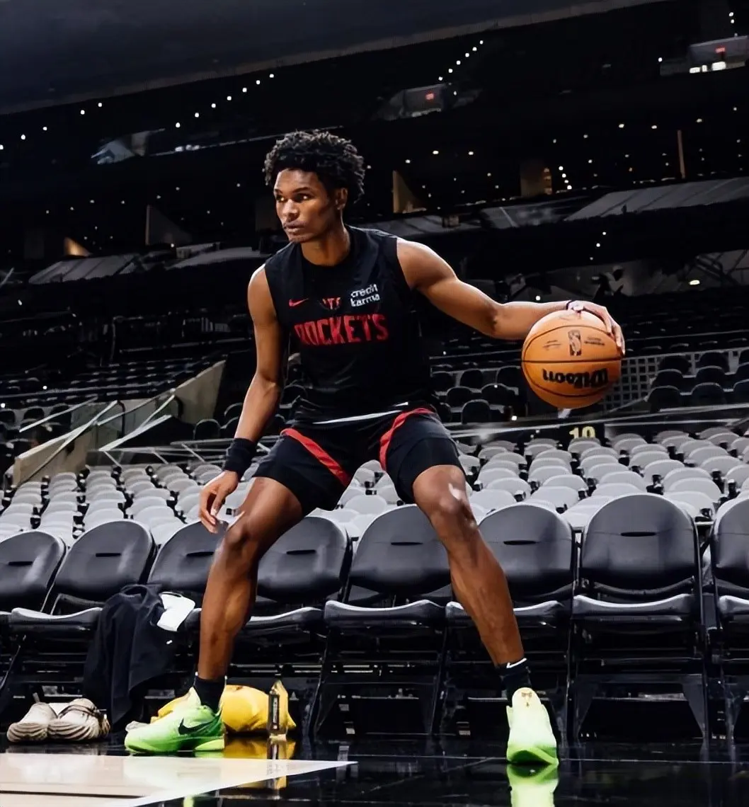 训练场上苦, 篮板, 我们也看到 训练场上苦, 篮板, 我们也看到